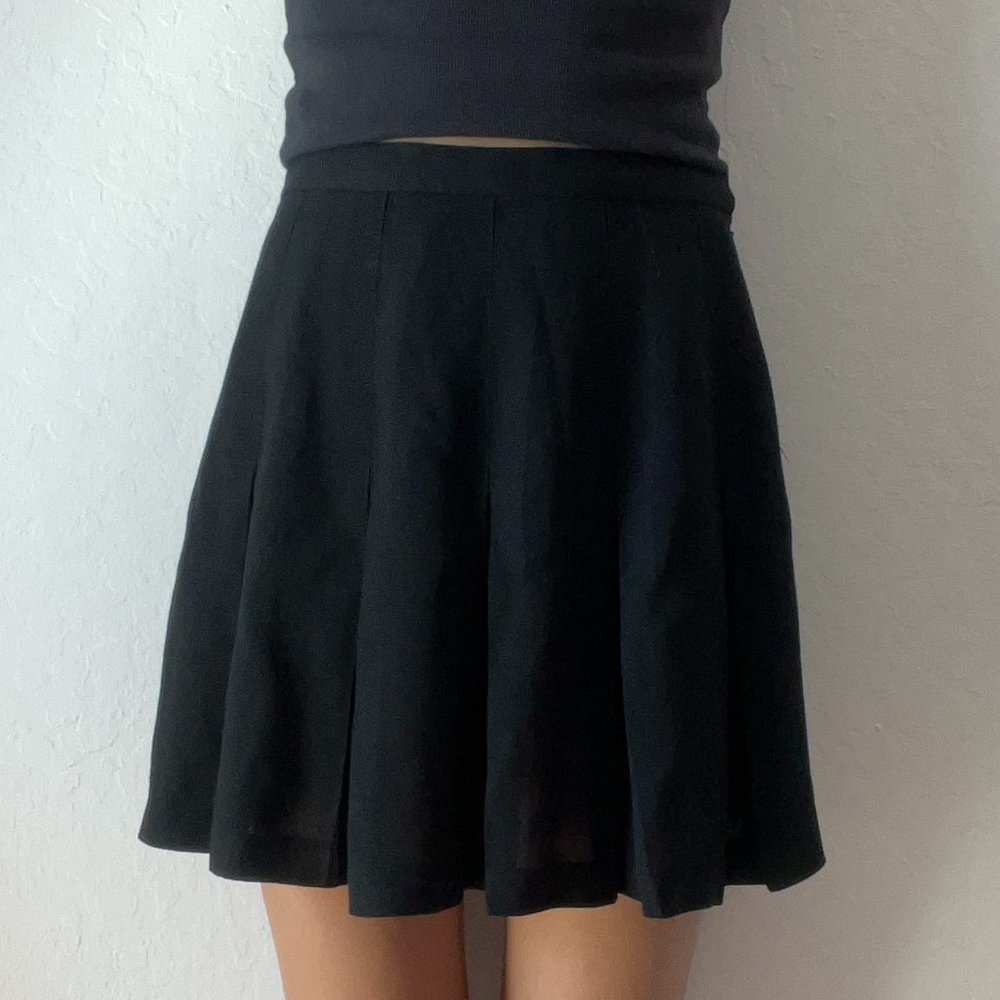 mini black pleated skirt